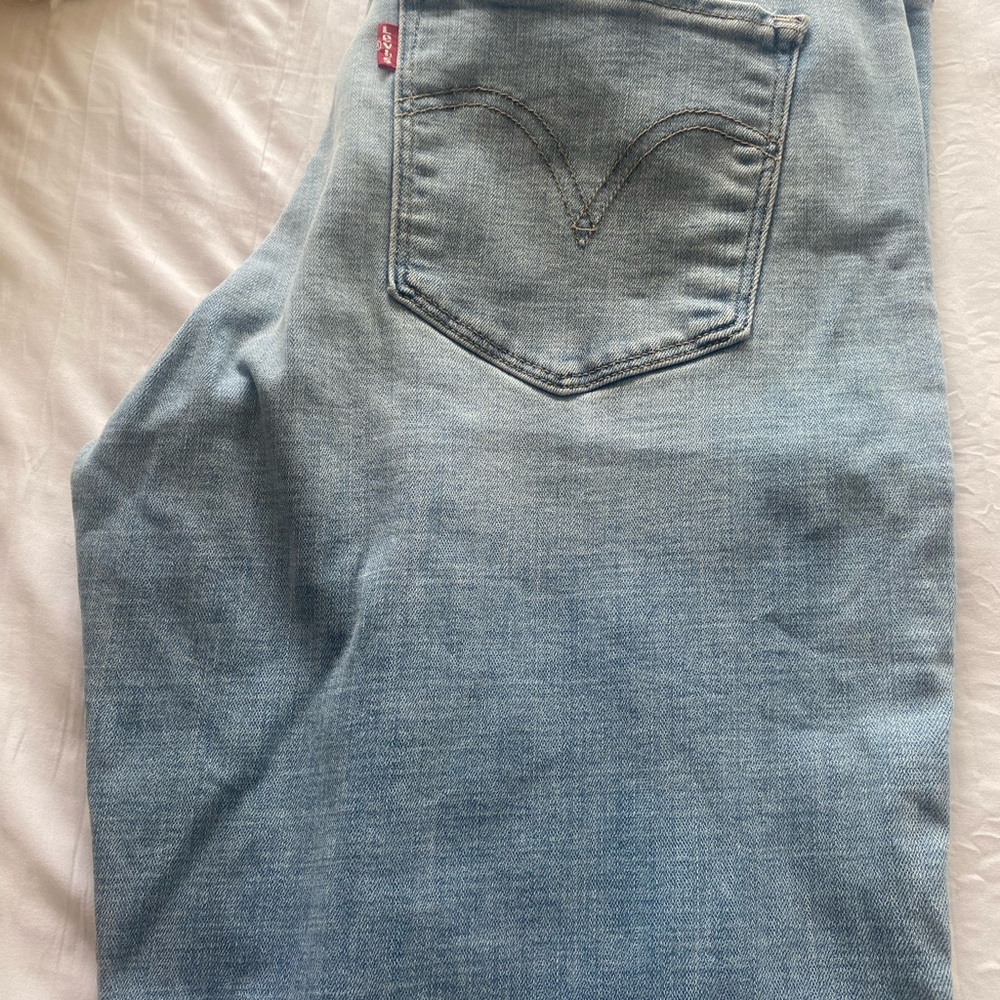 Levi’s - Picture 2 of 2